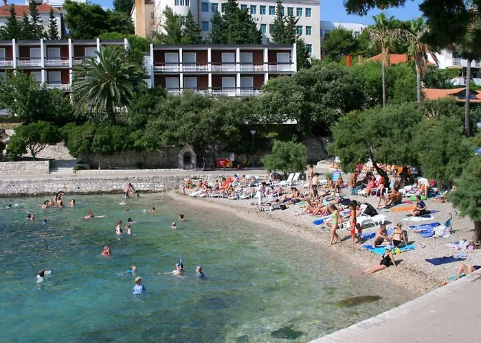 And With Parking Space Hvar - 8717 3* 赫瓦尔