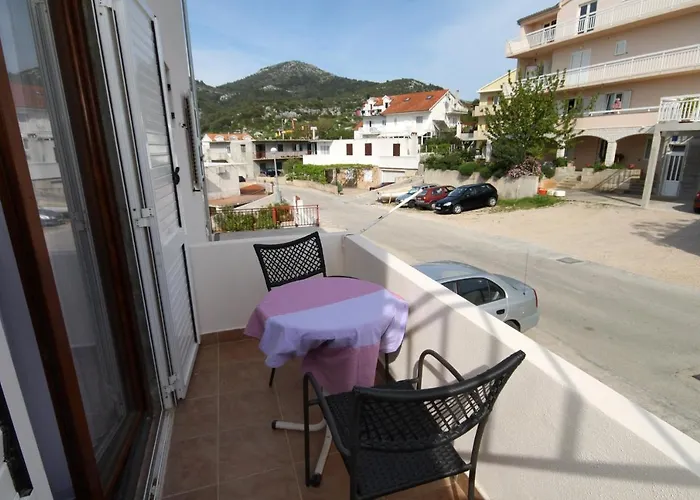 And With Parking Space Hvar - 8717 3* 赫瓦尔